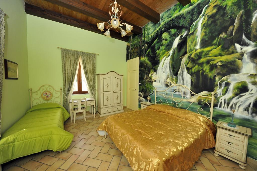 Agriturismo La Palazza 살라 콘실리나 외부 사진
